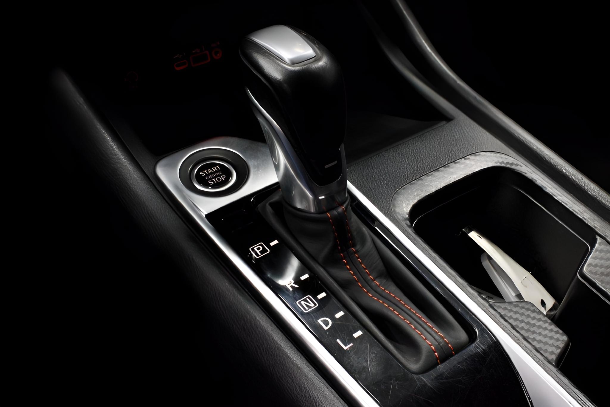 2025 Nissan Sentra SR CVT
