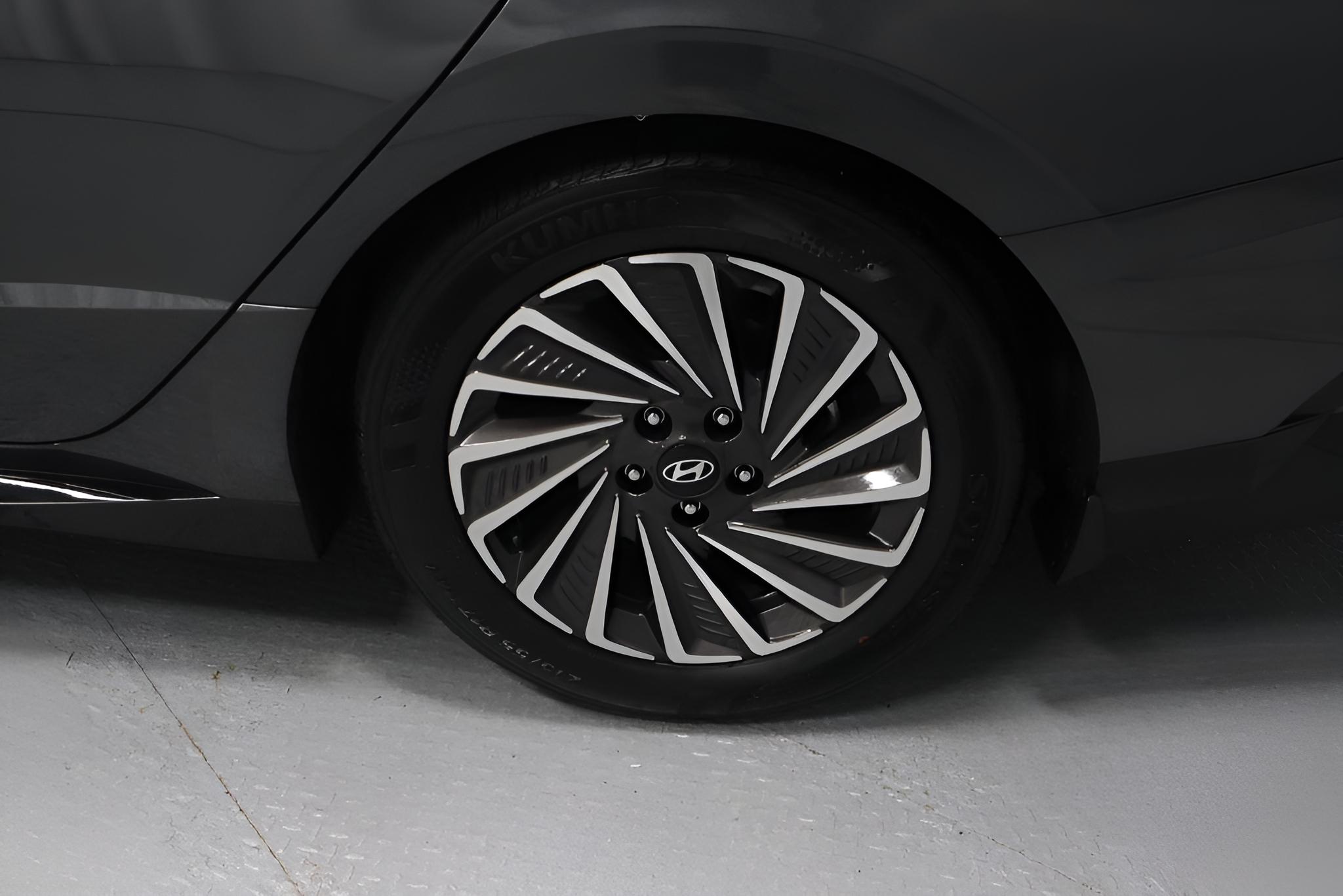 2025 Hyundai SONATA Hybrid Limited FWD