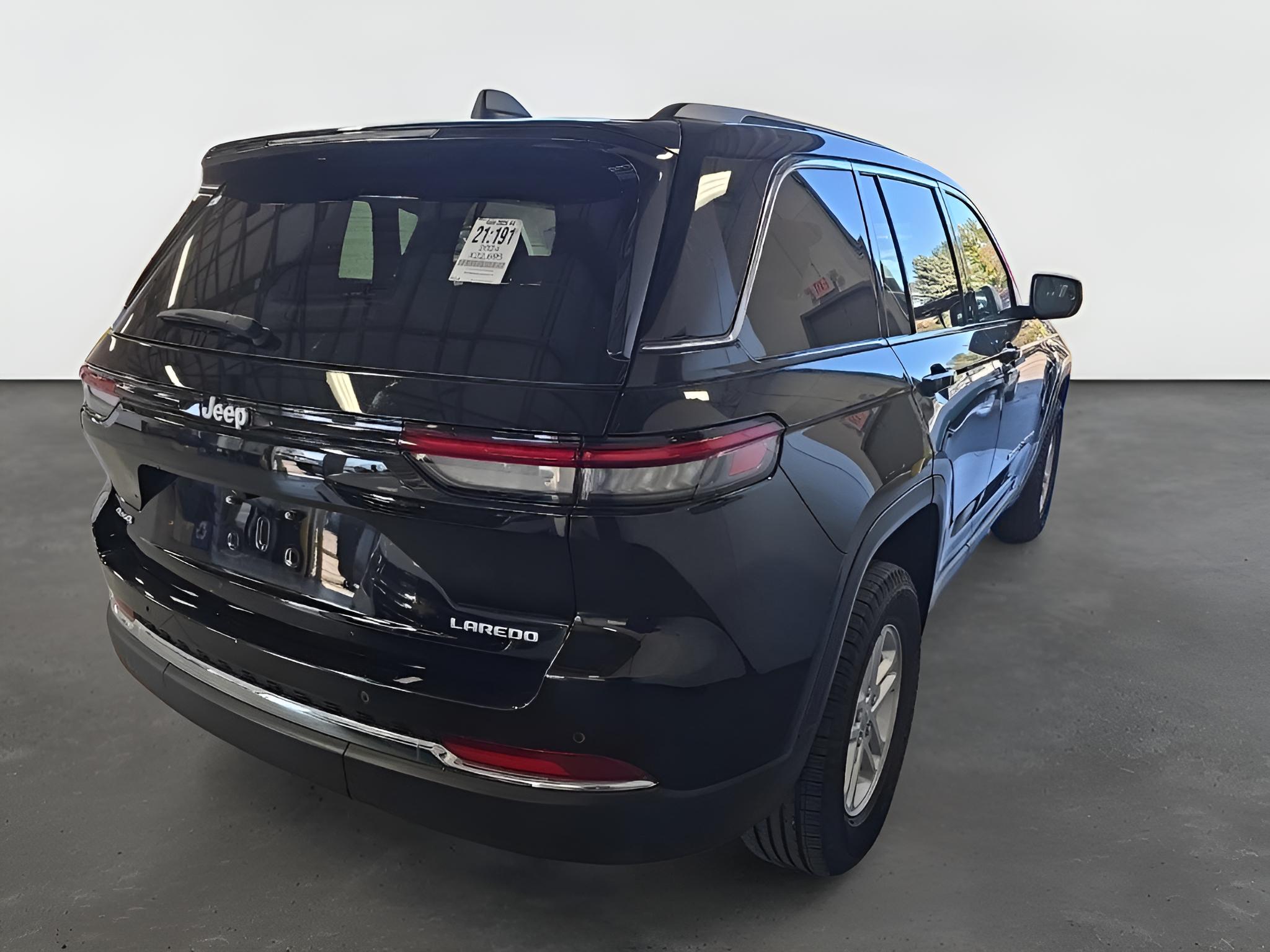 2024 Jeep Grand Cherokee Laredo
