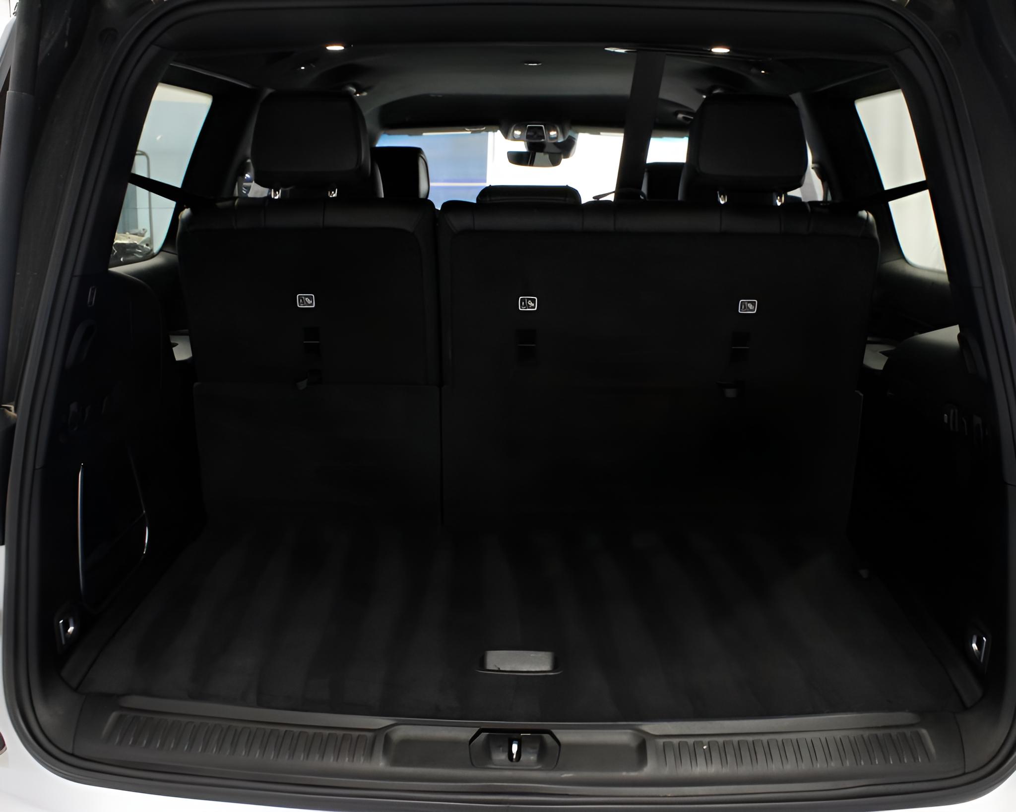 2023 Jeep Wagoneer Base