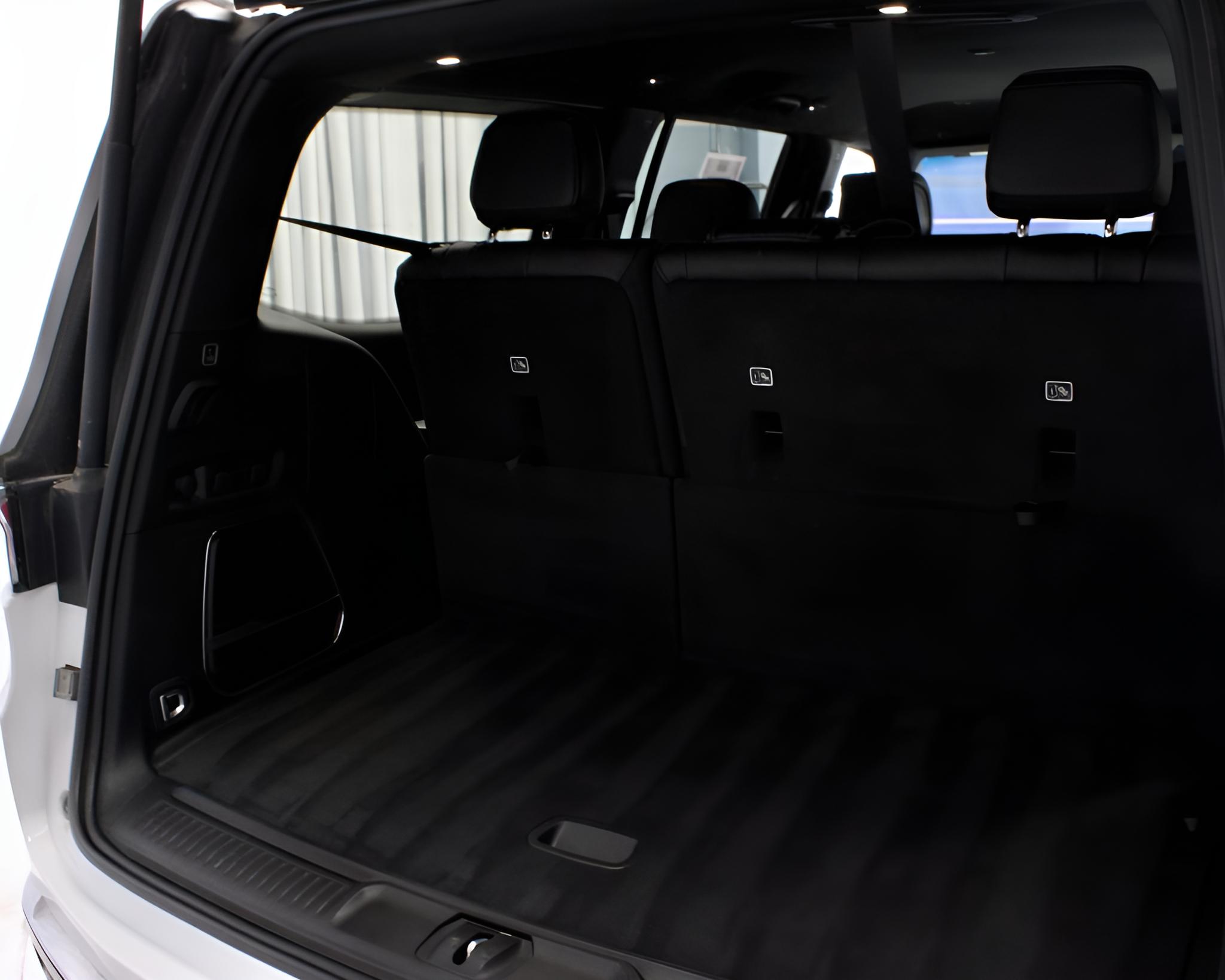 2023 Jeep Wagoneer Base