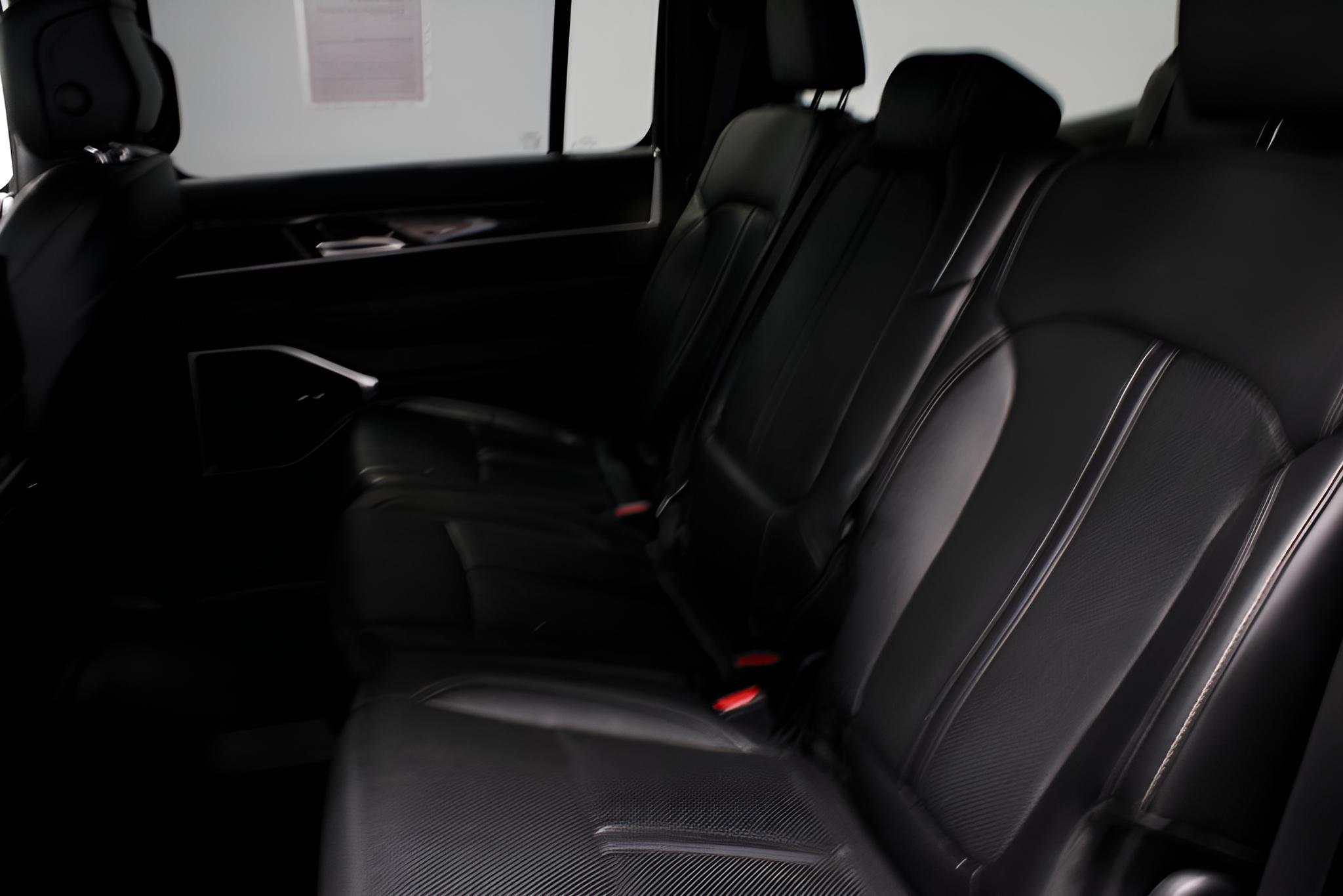 2023 Jeep Wagoneer Base