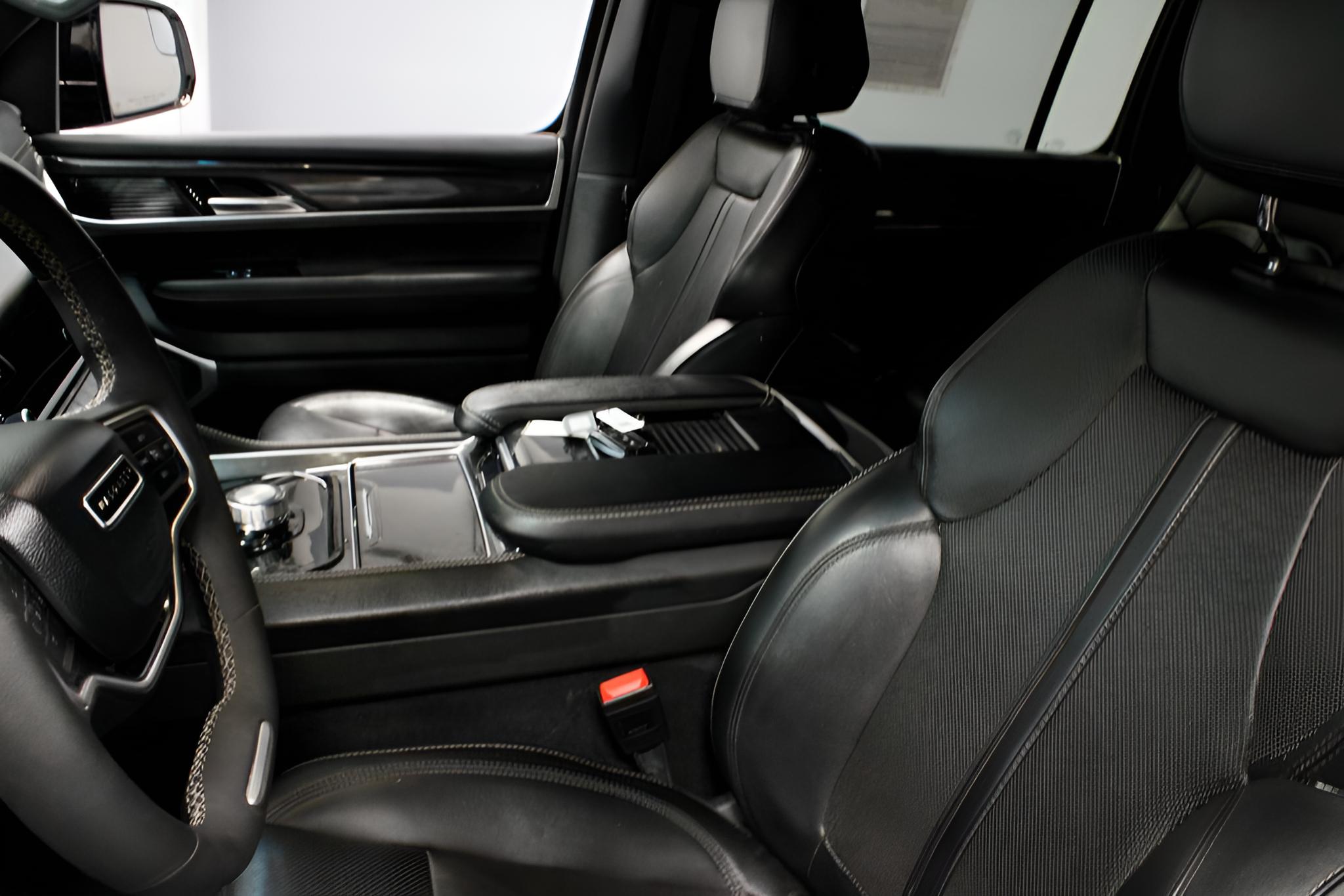 2023 Jeep Wagoneer Base