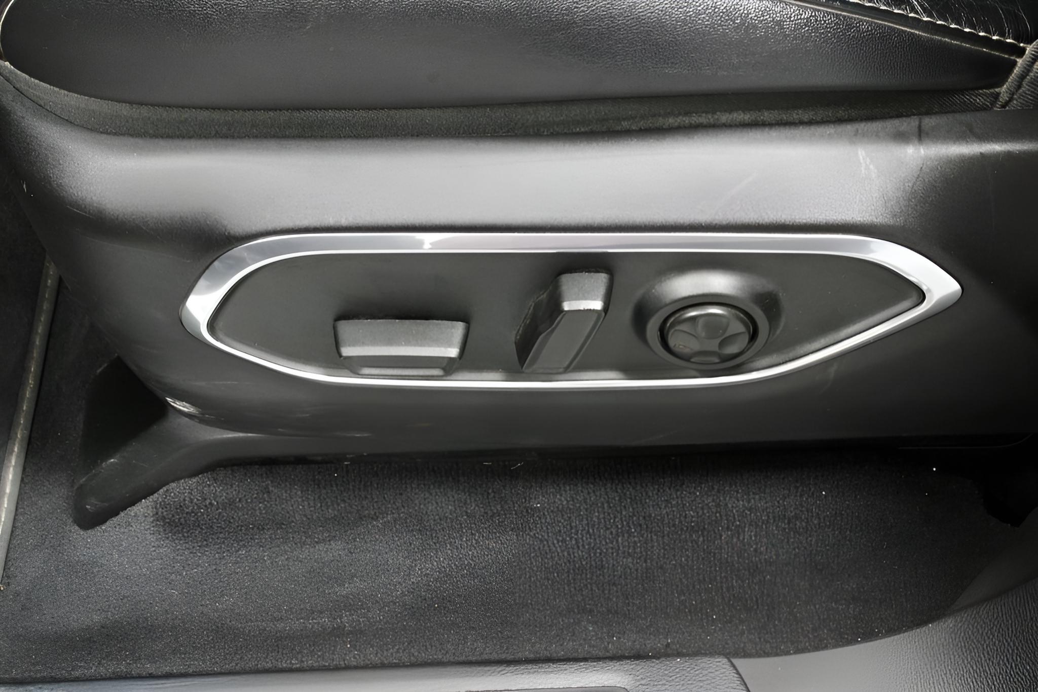 2023 Jeep Wagoneer Base