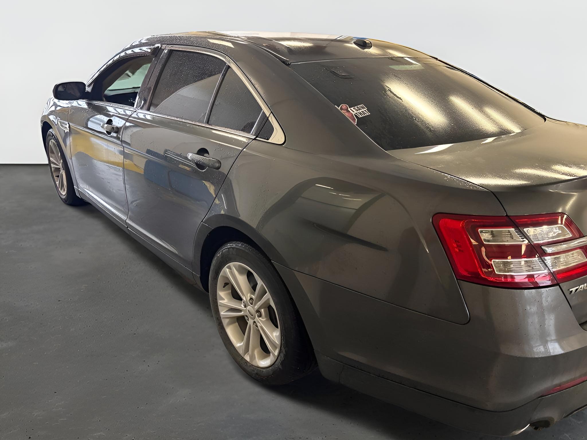 2017 Ford Taurus SE