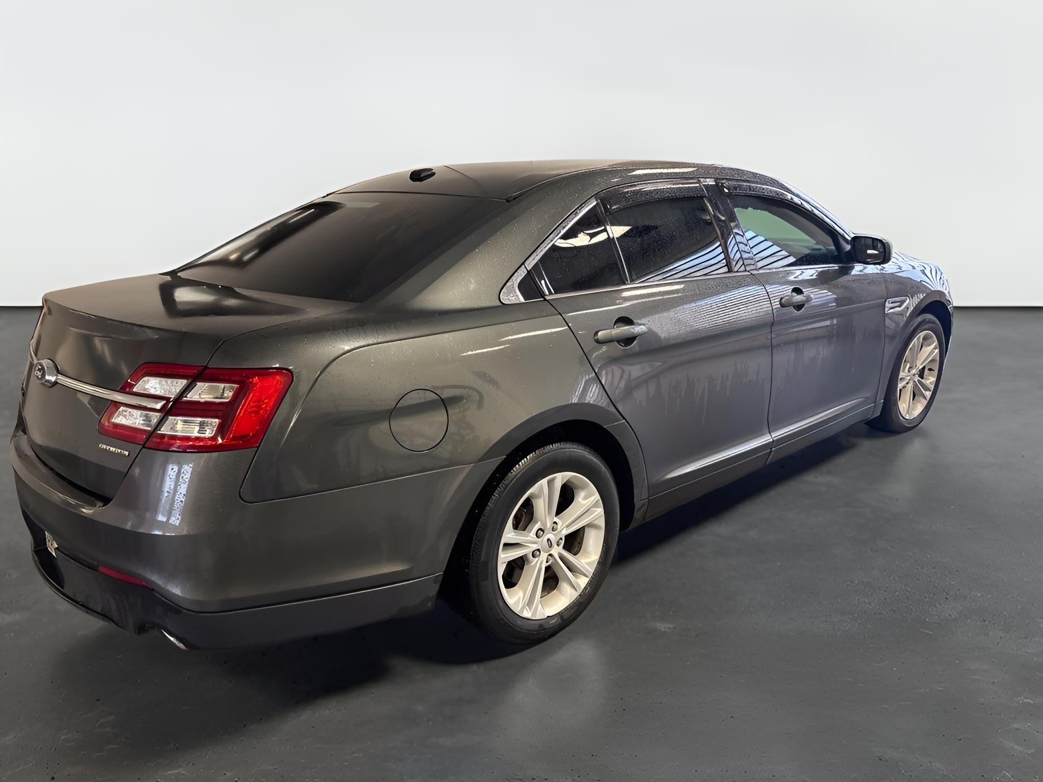 2017 Ford Taurus SE