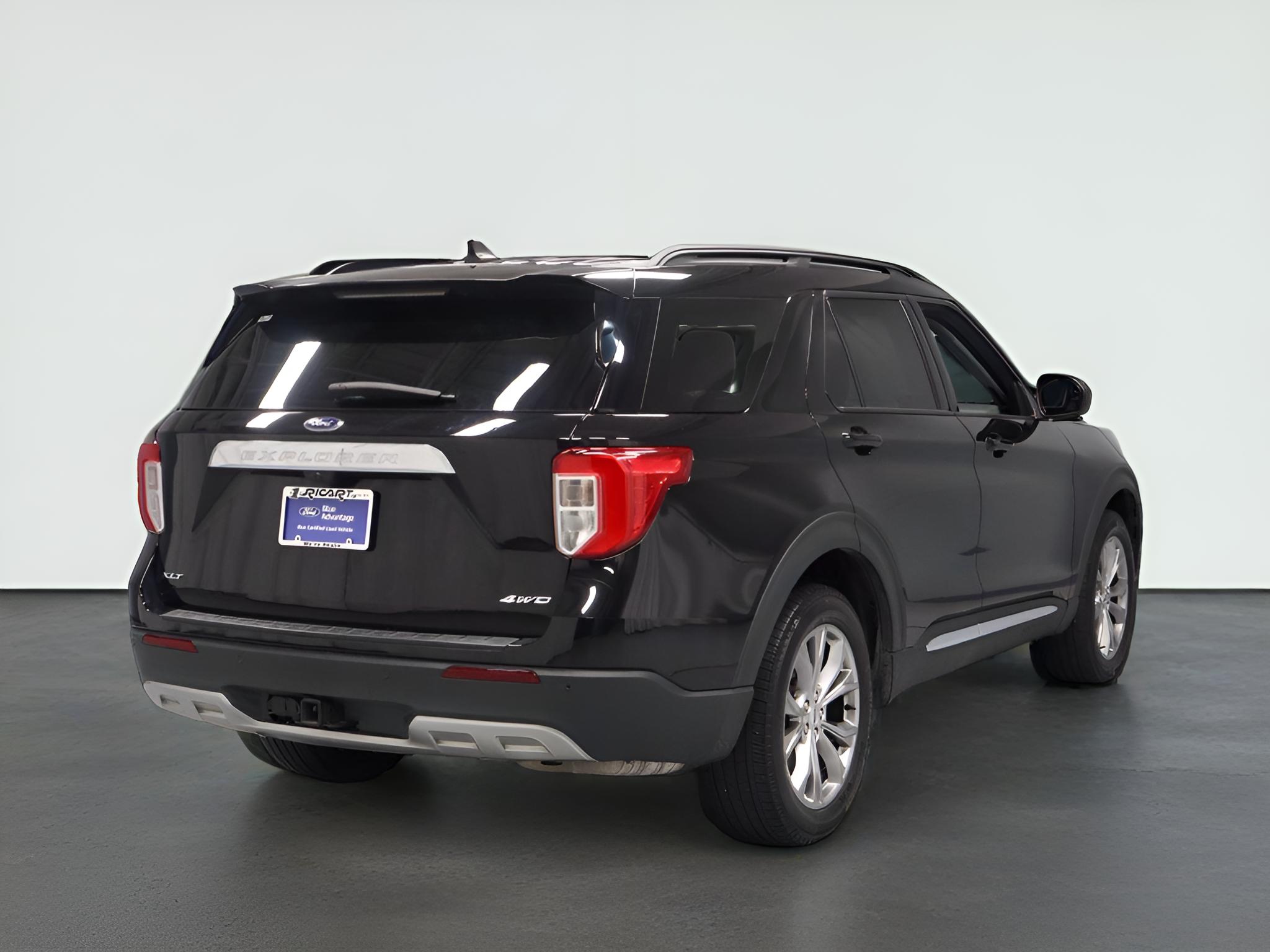2023 Ford Explorer XLT 4WD