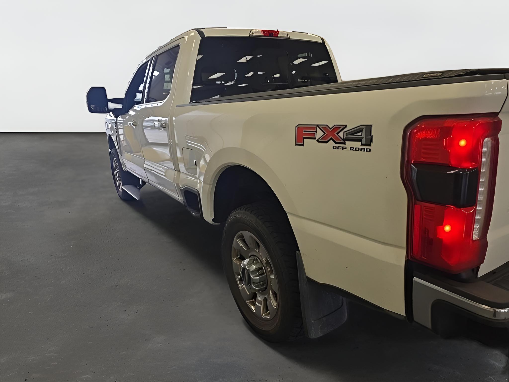 2023 Ford Super Duty F-250 SRW Lariat