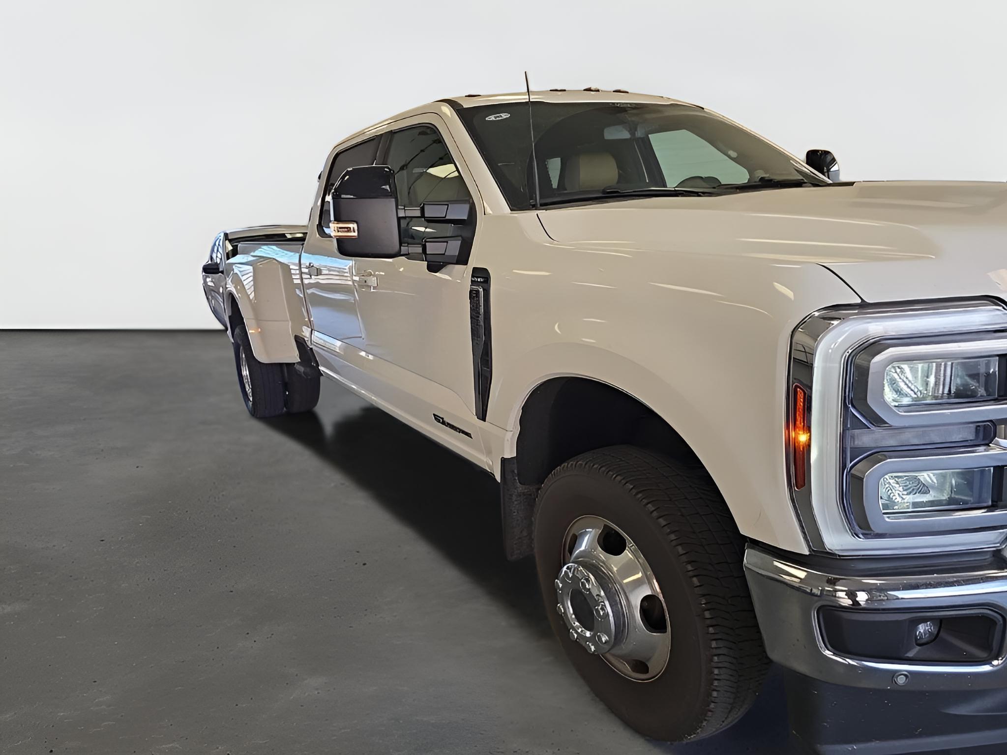 2026 Ford Super Duty F-350 DRW Lariat