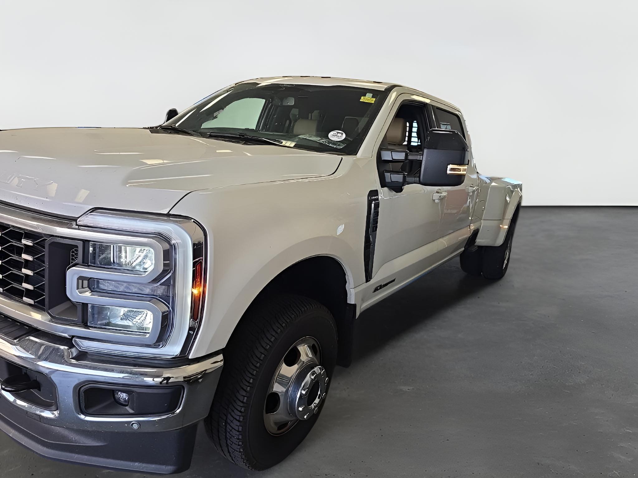 2026 Ford Super Duty F-350 DRW Lariat