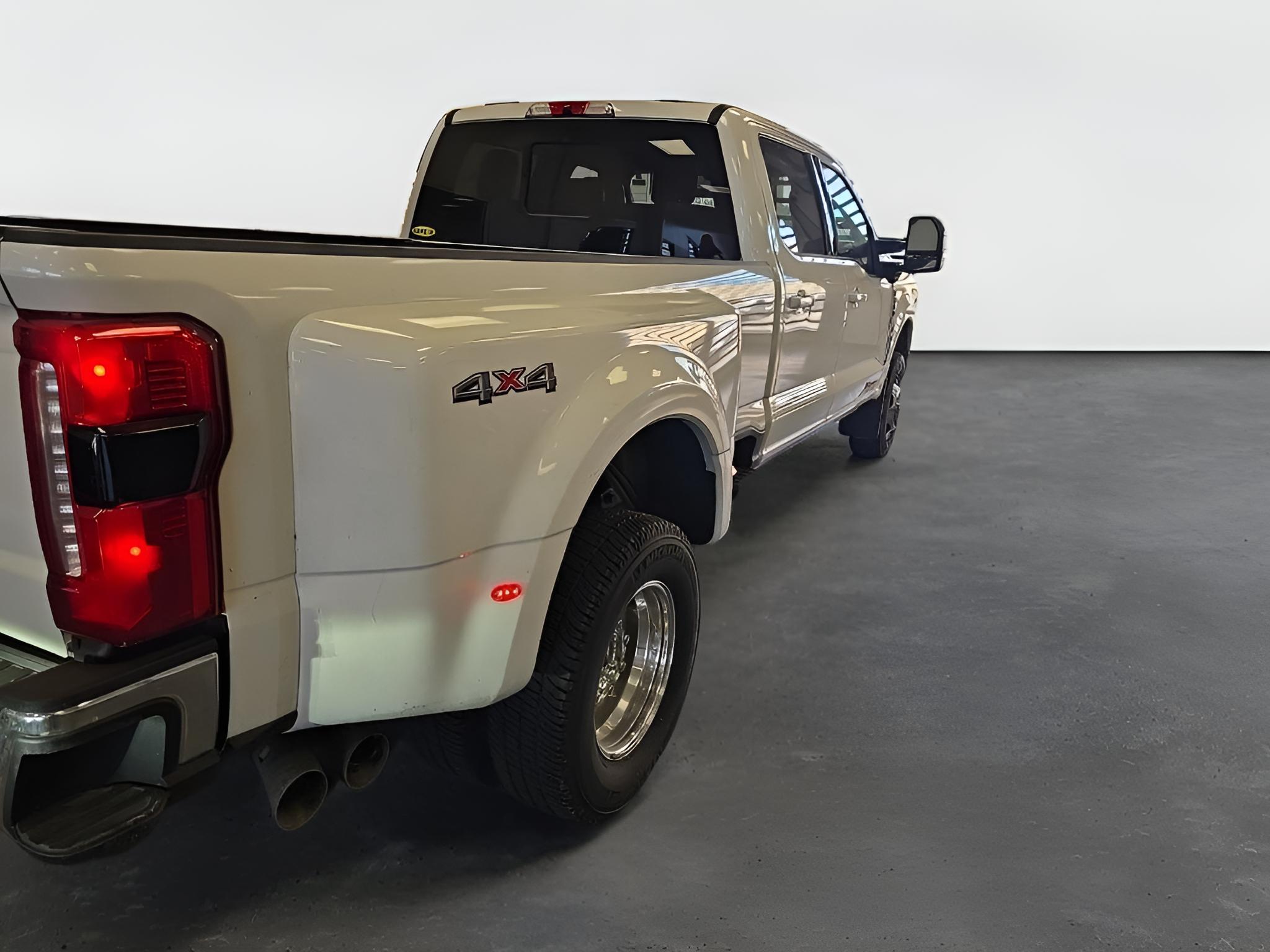 2026 Ford Super Duty F-350 DRW Lariat