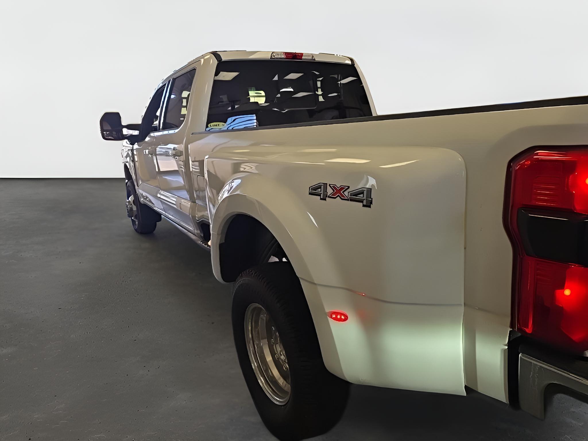 2026 Ford Super Duty F-350 DRW Lariat