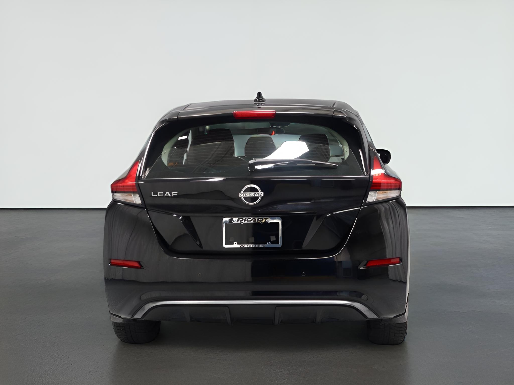 2025 Nissan LEAF S