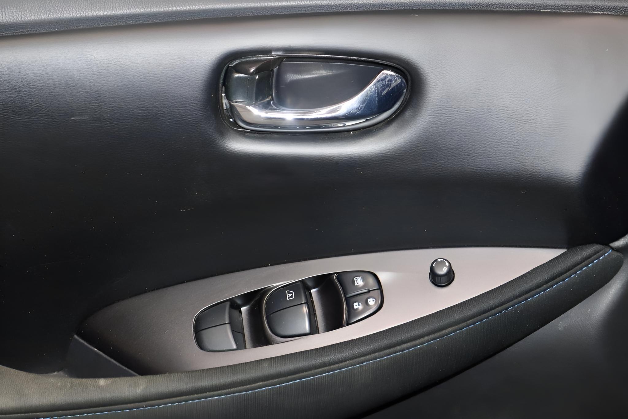 2025 Nissan LEAF S