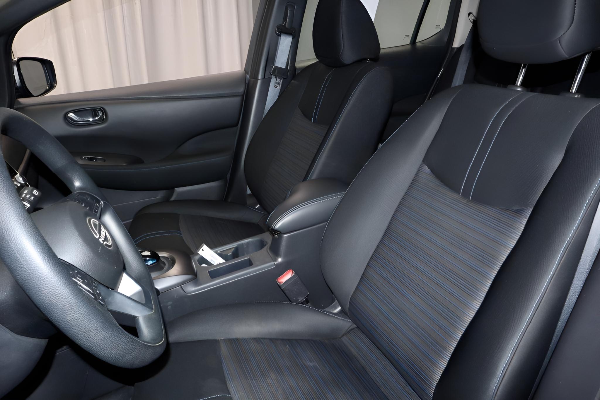2025 Nissan LEAF S