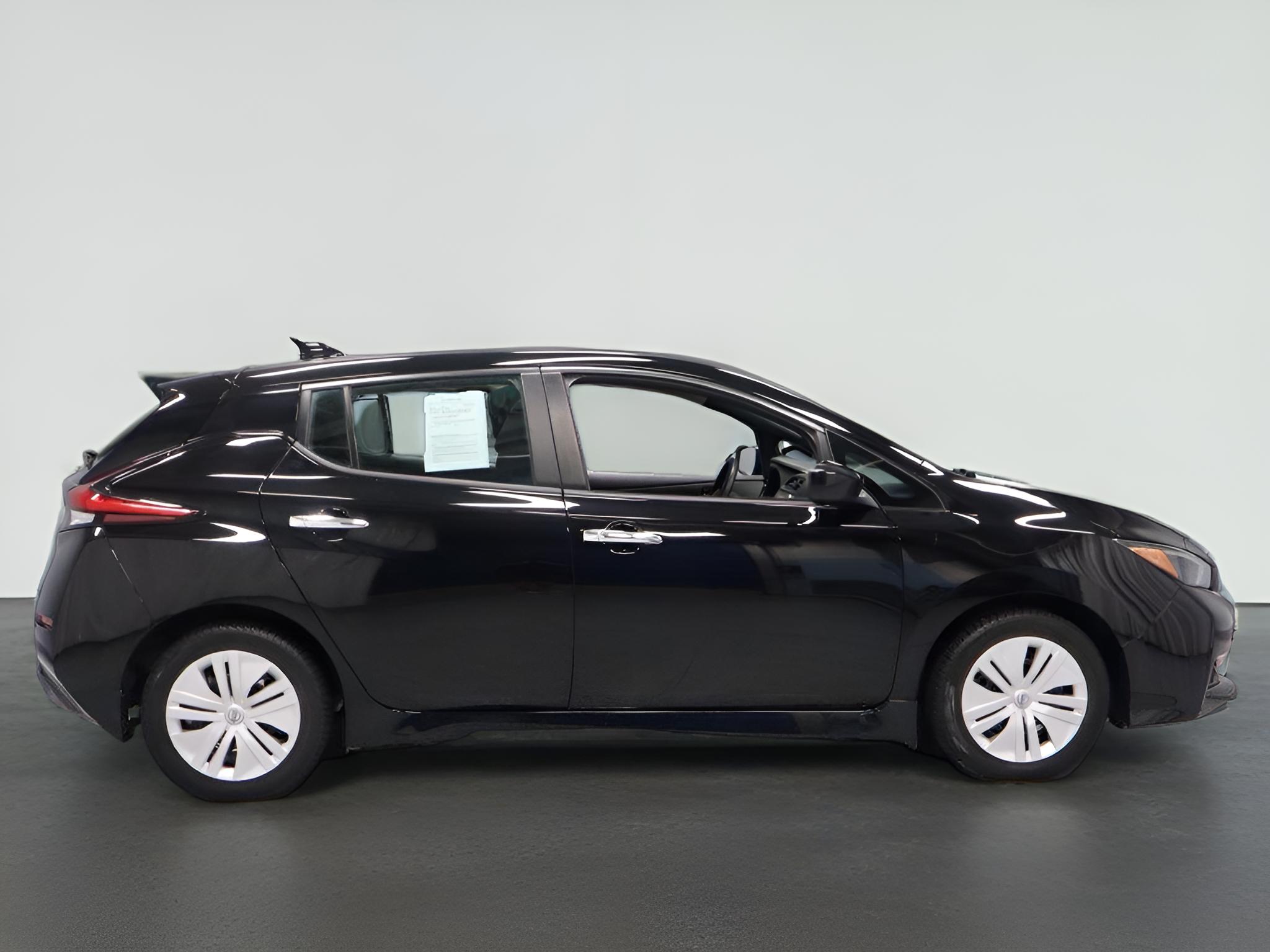 2025 Nissan LEAF S