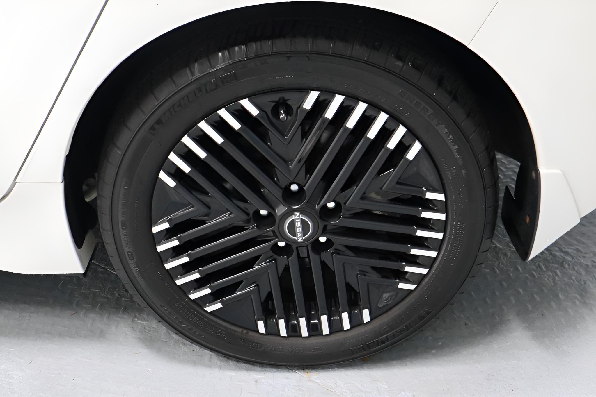 2024 Nissan LEAF SV Plus