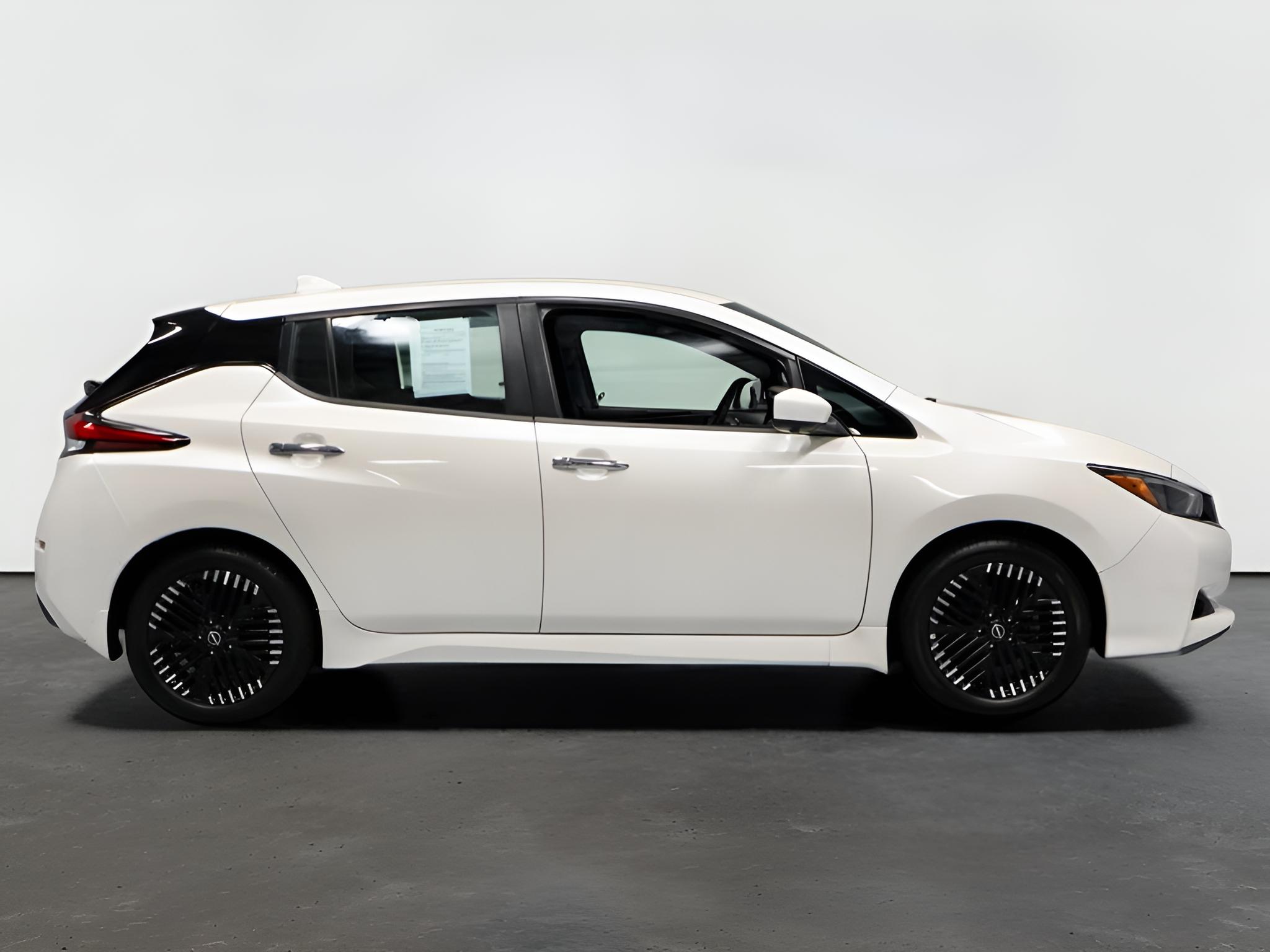 2024 Nissan LEAF SV Plus