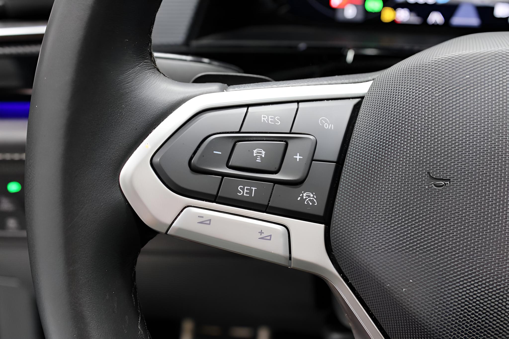 2024 Volkswagen Atlas Cross Sport 2.0T SEL Premium R-Line