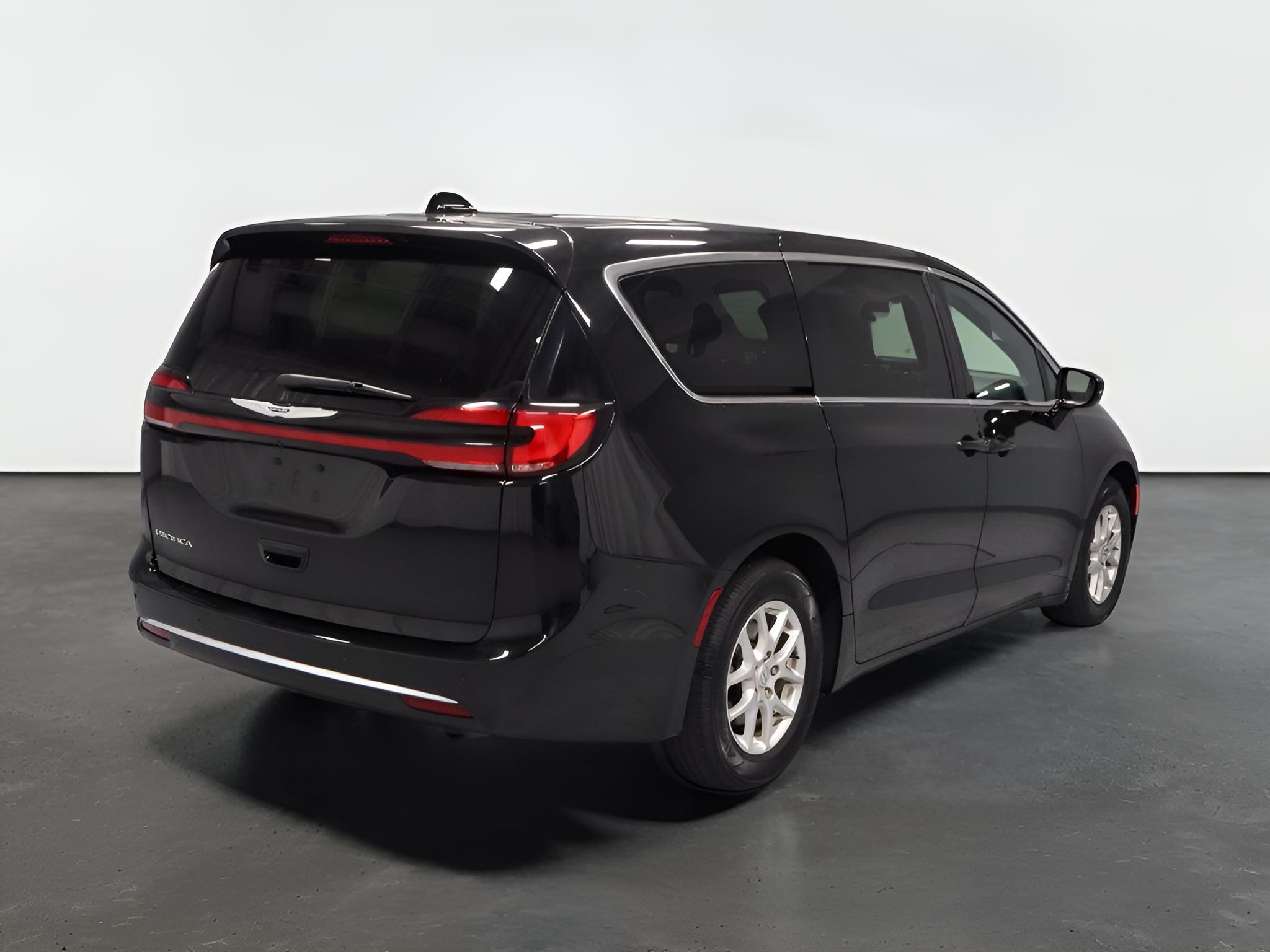 2025 Chrysler Pacifica Select