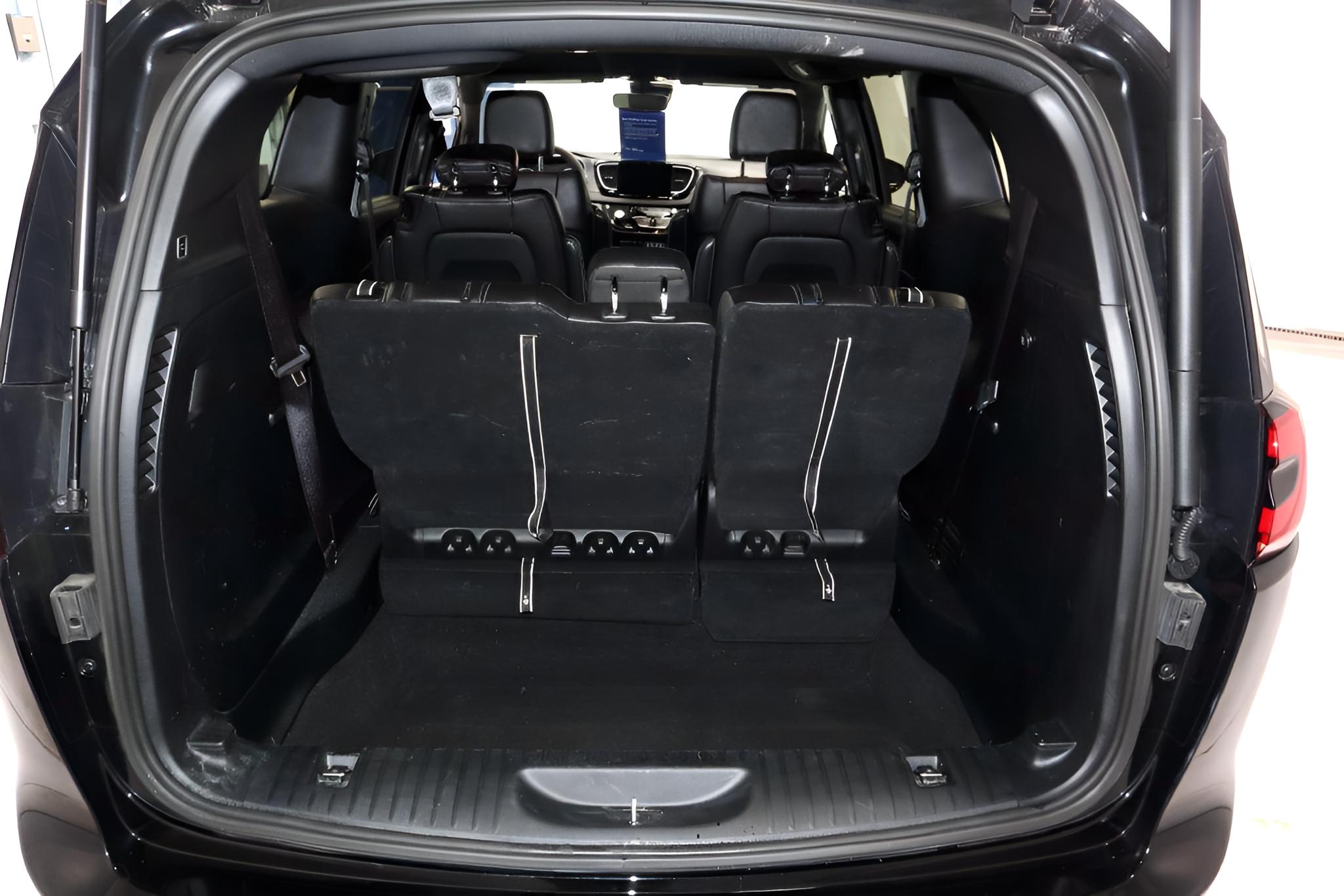 2025 Chrysler Pacifica Select