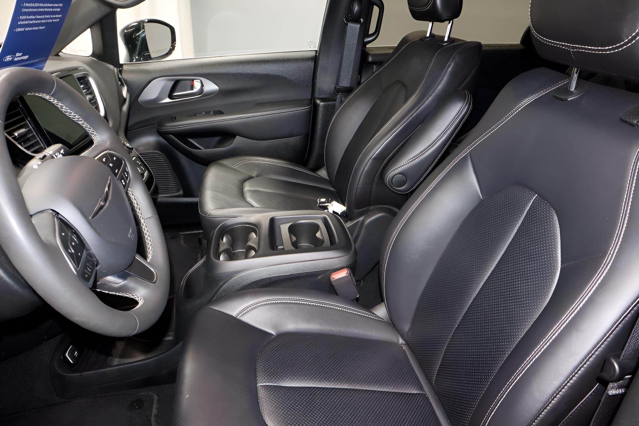 2025 Chrysler Pacifica Select