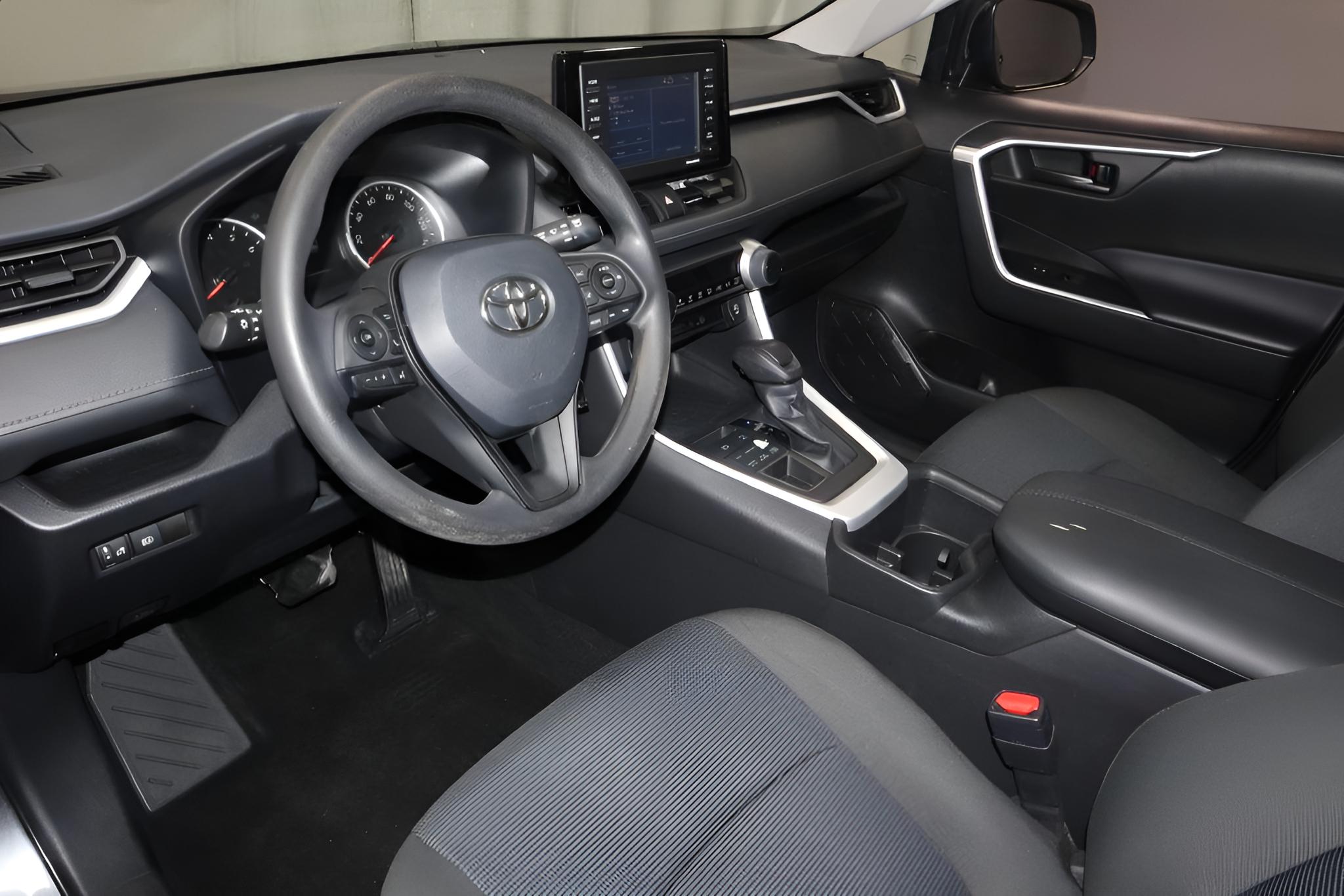 2022 Toyota RAV4 LE