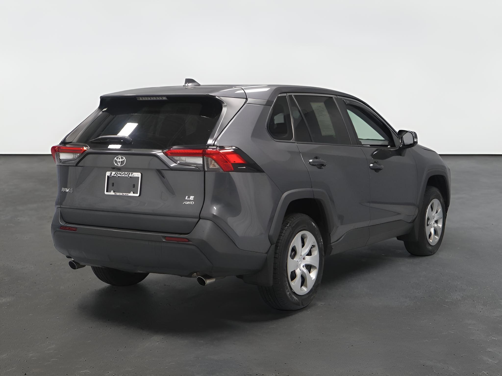 2022 Toyota RAV4 LE