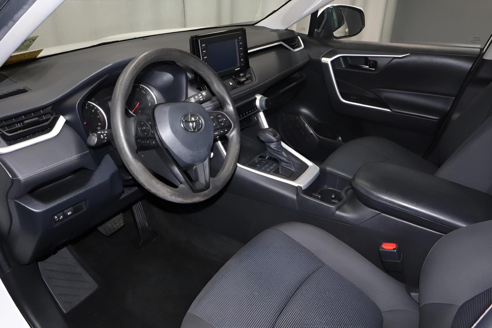 2022 Toyota RAV4 LE