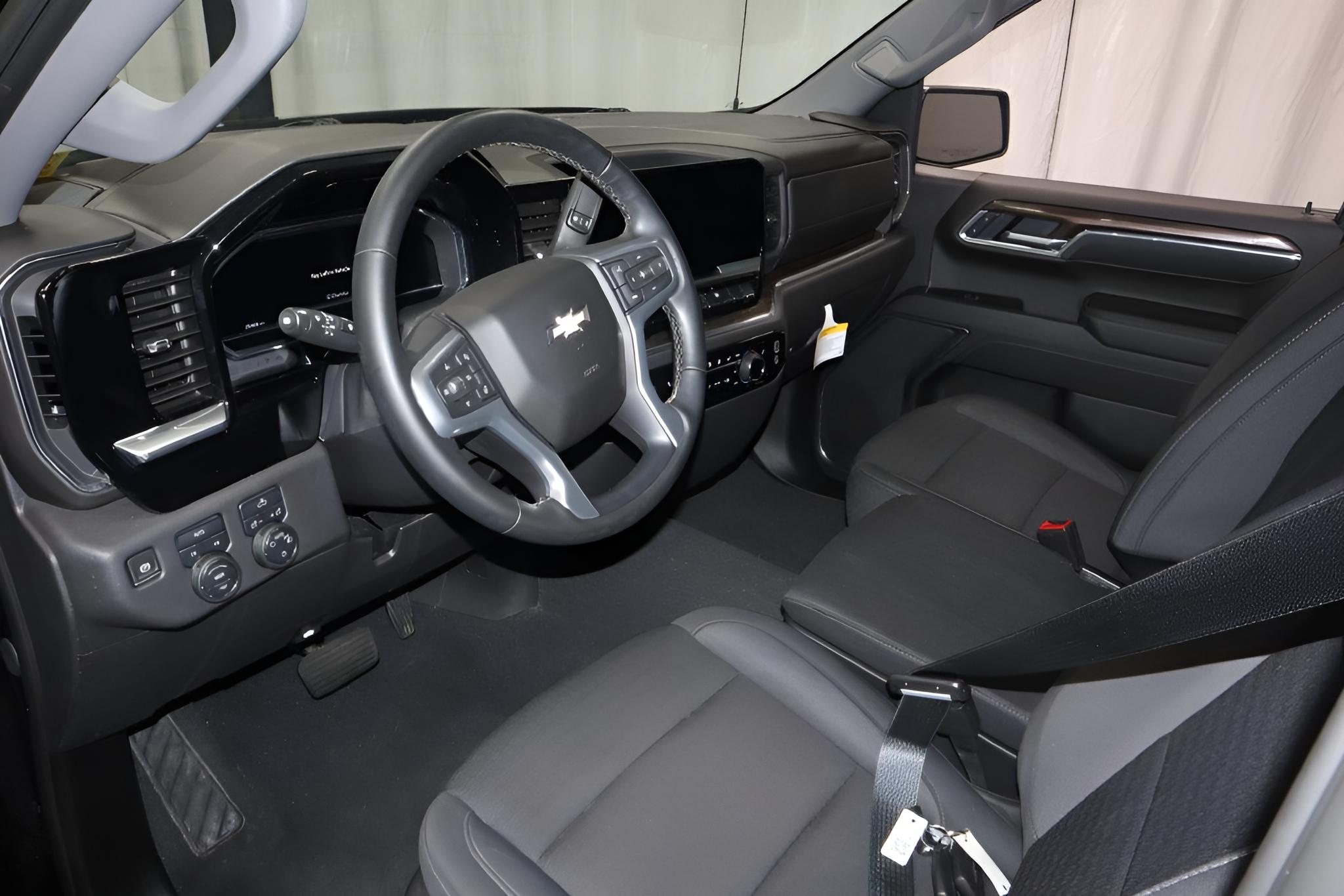 2025 Chevrolet Silverado 1500 LT