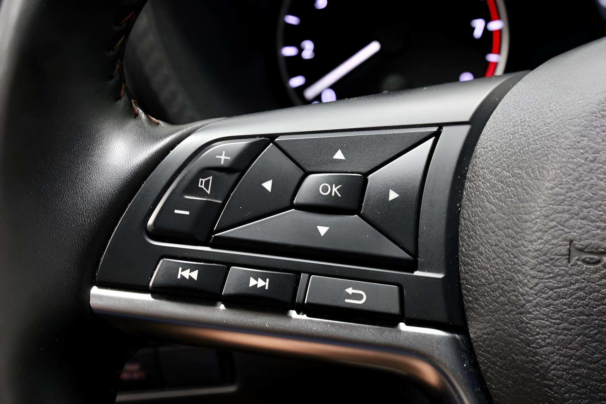 2025 Nissan Sentra SR CVT