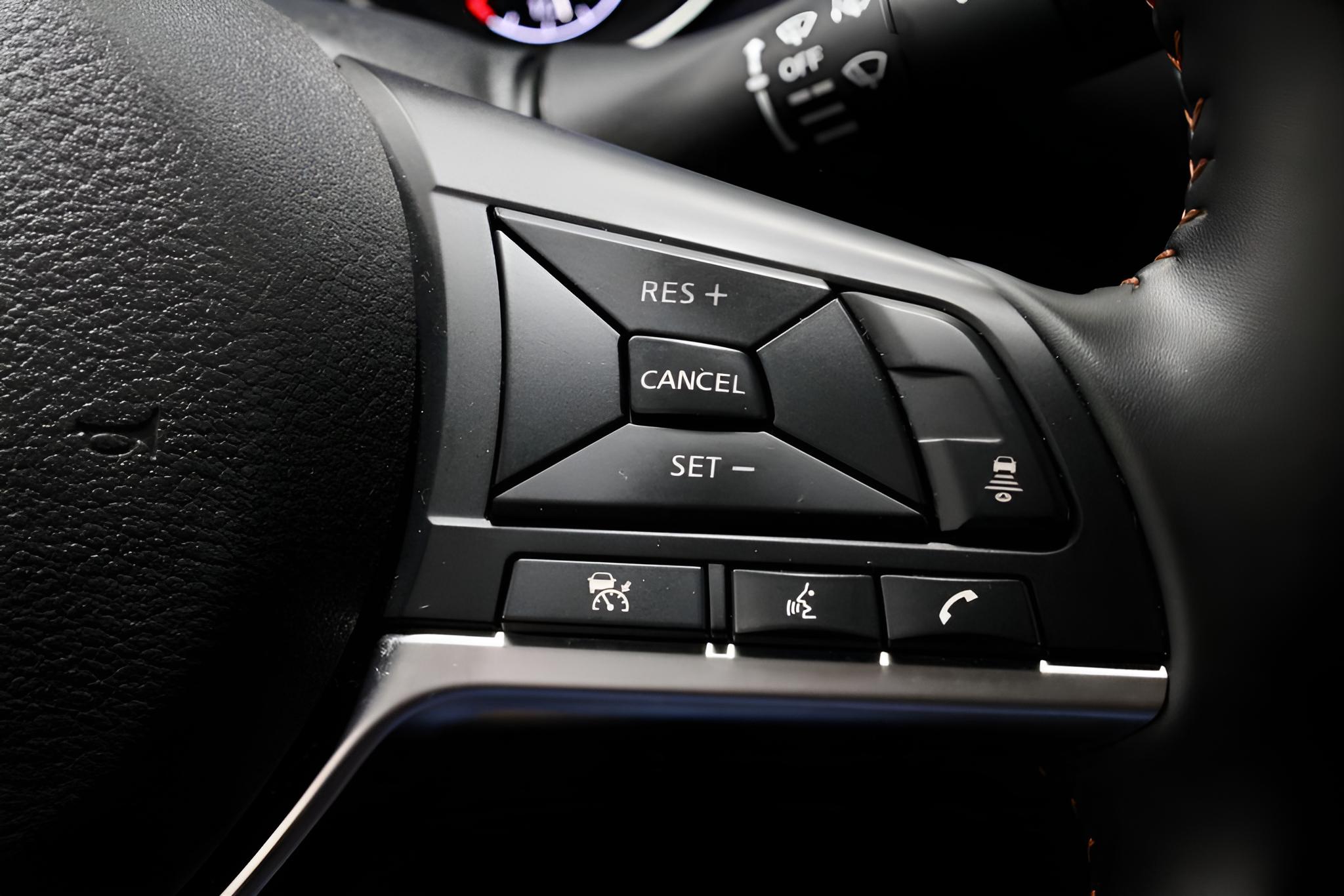 2025 Nissan Sentra SR CVT