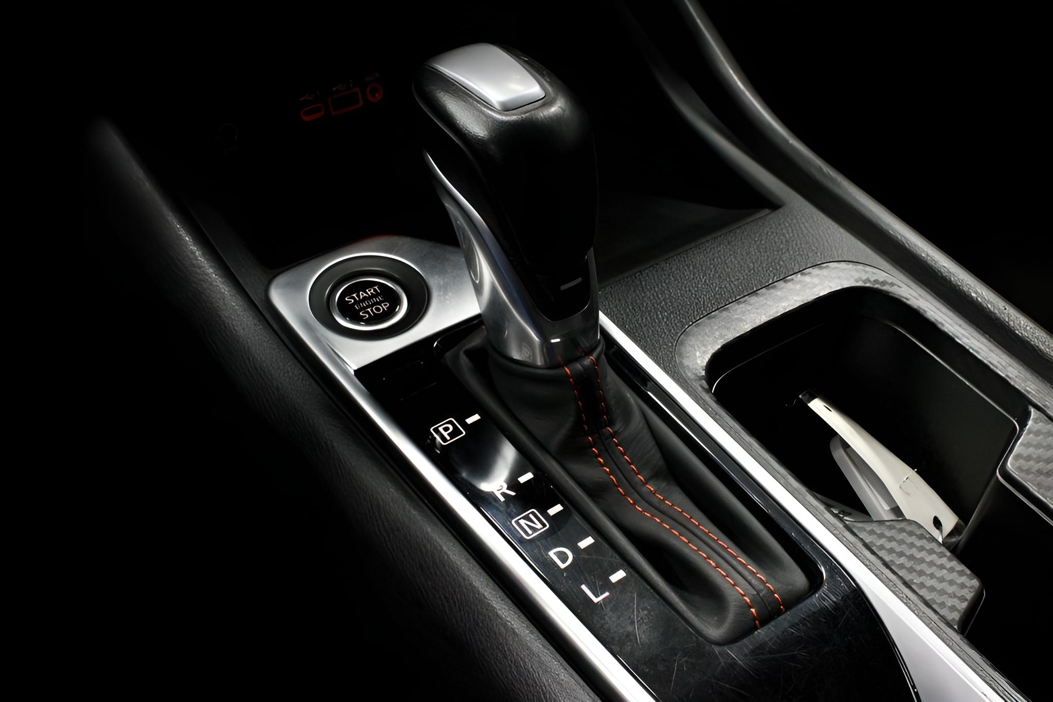 2025 Nissan Sentra SR CVT