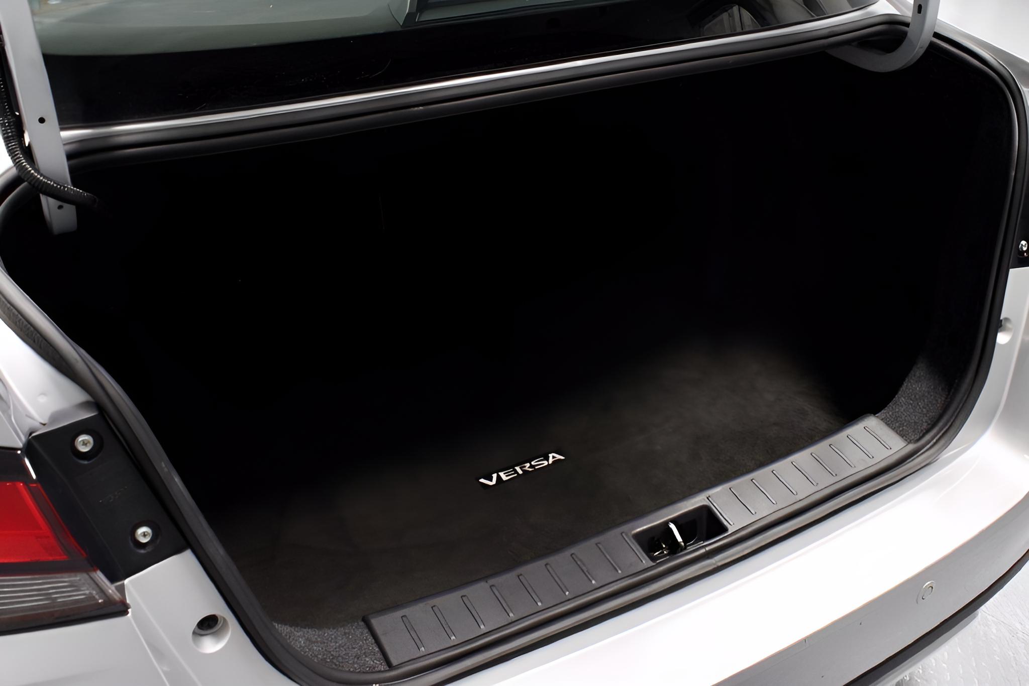 2024 Nissan Versa 1.6 SV