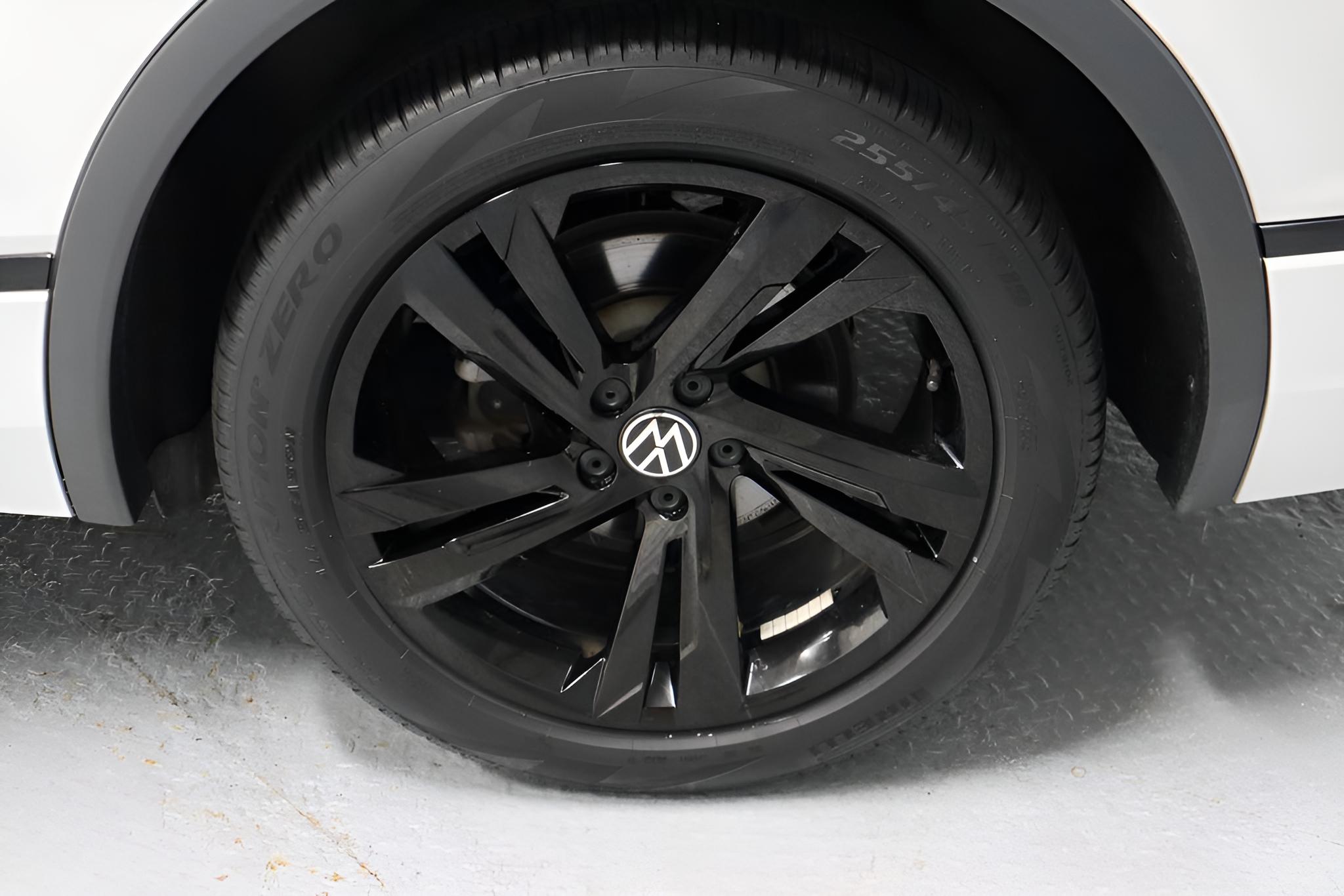 2023 Volkswagen Tiguan 2.0T SE R-Line Black