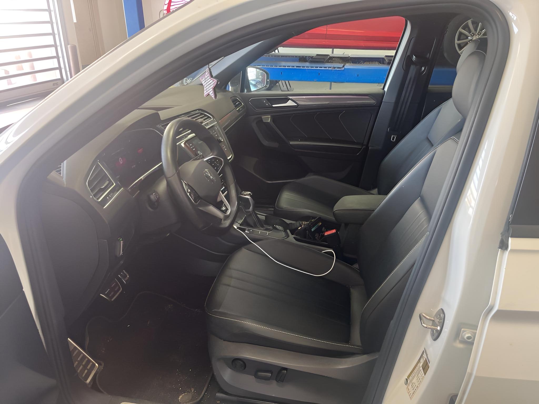 2023 Volkswagen Tiguan 2.0T SE R-Line Black