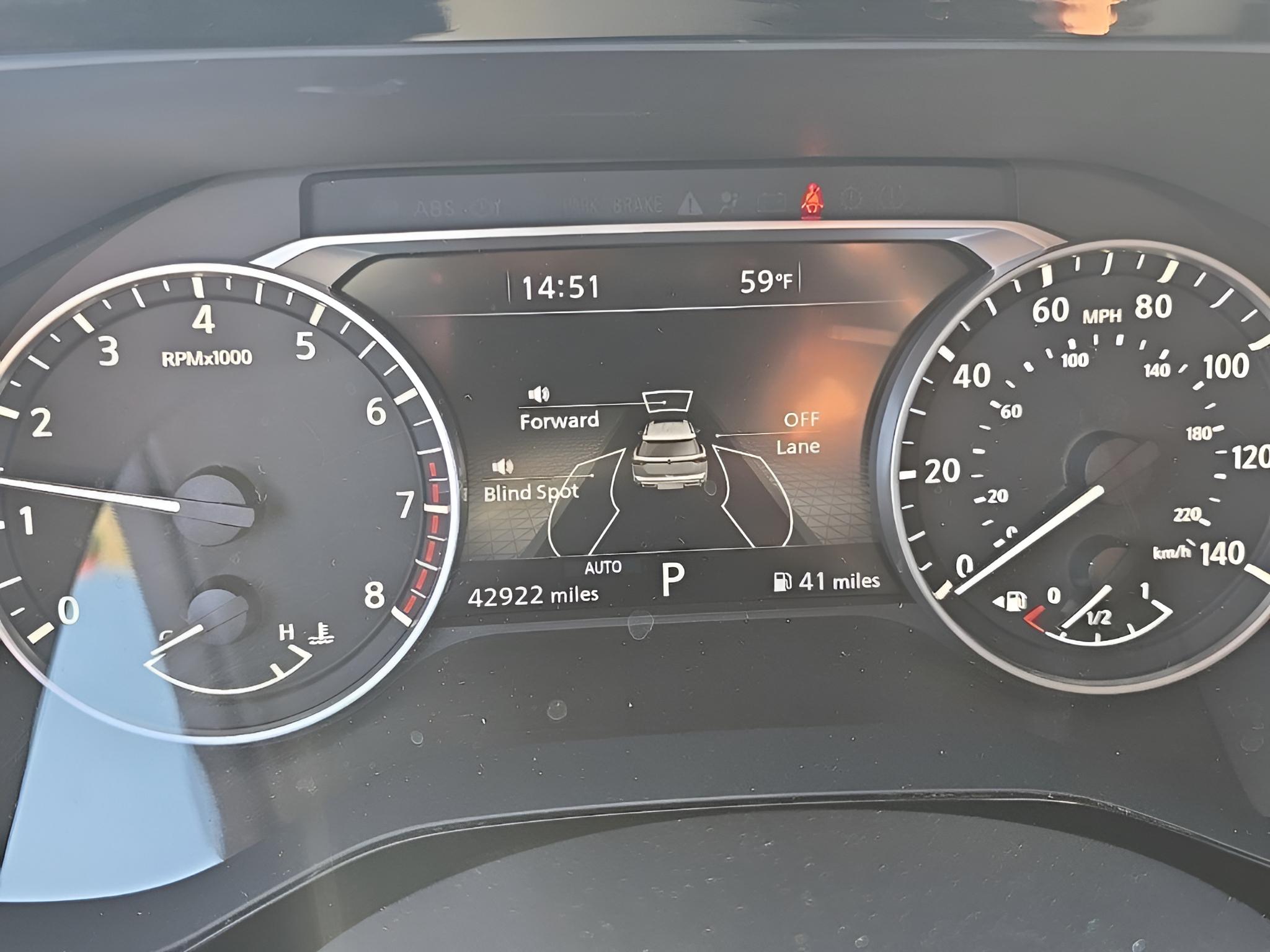 2024 Nissan Pathfinder SL
