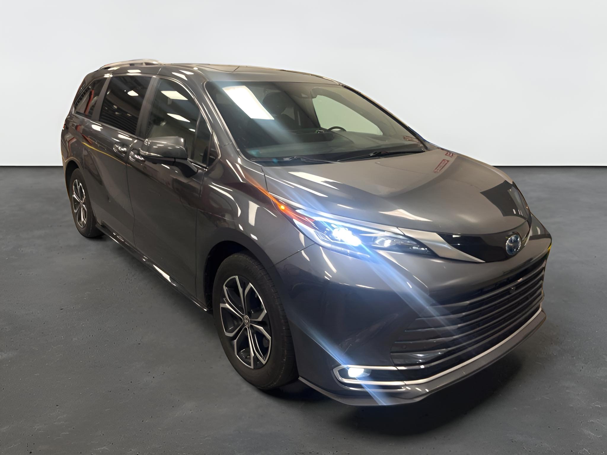 2025 Toyota Sienna Platinum