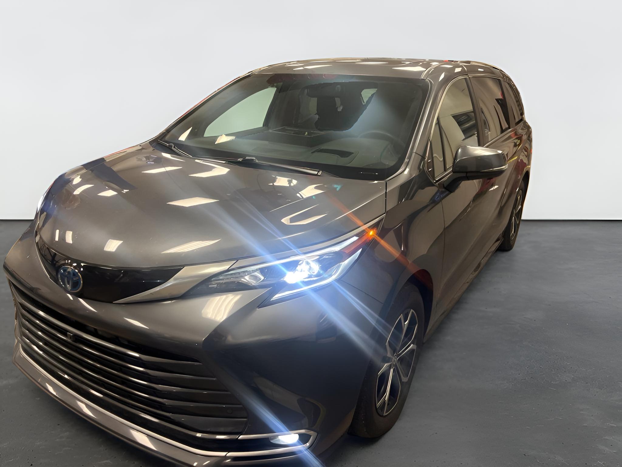 2025 Toyota Sienna Platinum