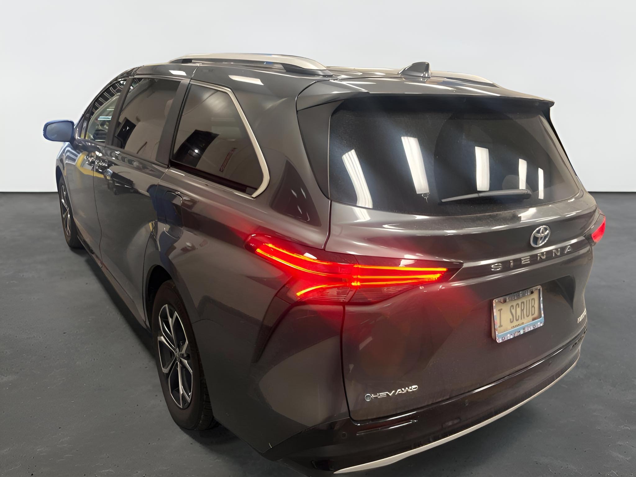 2025 Toyota Sienna Platinum