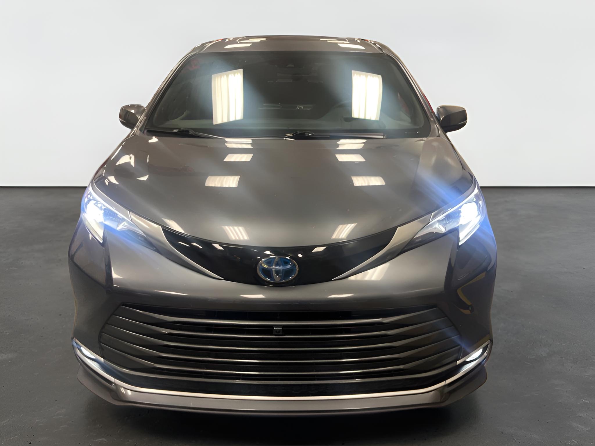 2025 Toyota Sienna Platinum