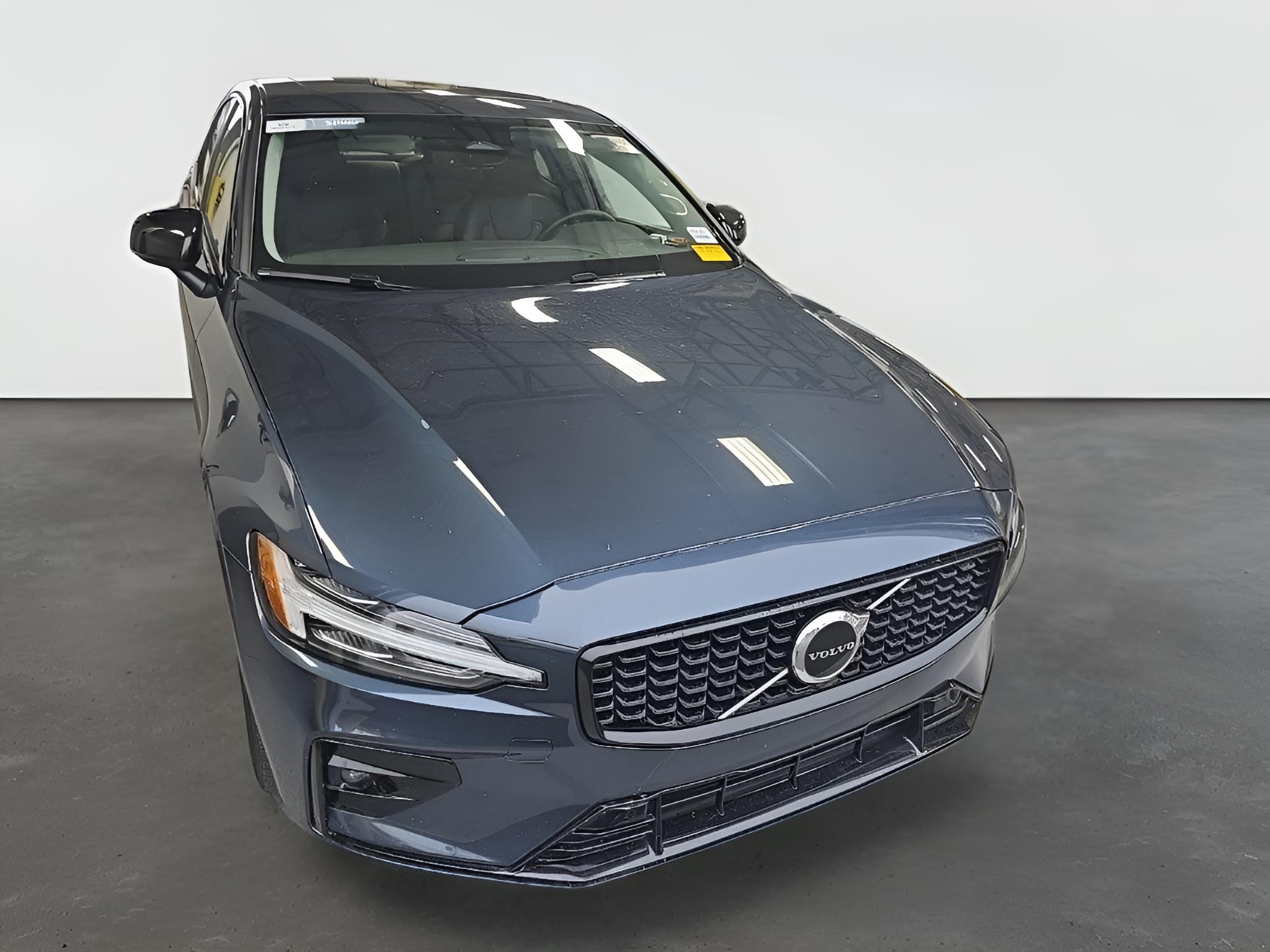 2024 Volvo S60 B5 Core Dark Theme