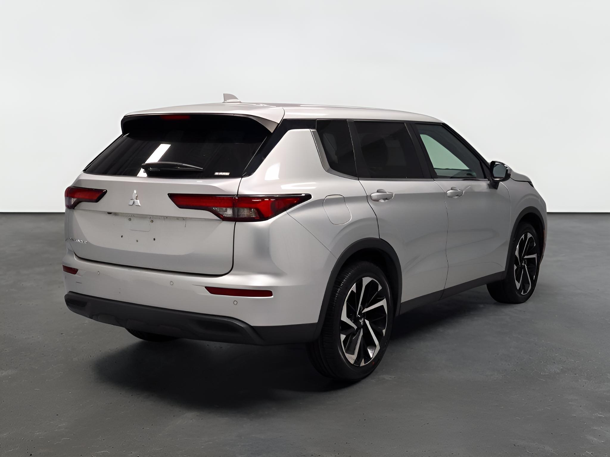 2022 Mitsubishi Outlander ES