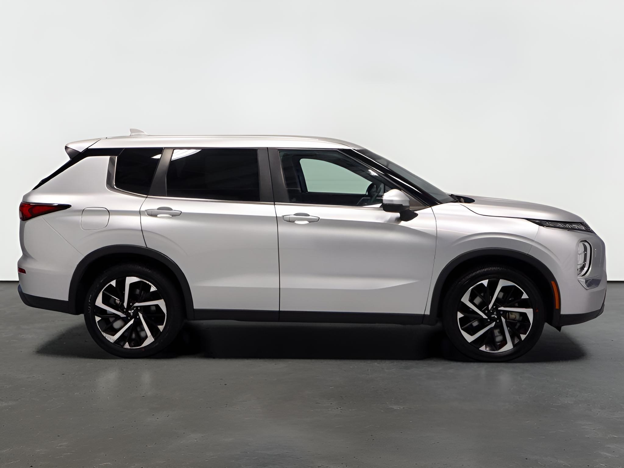2022 Mitsubishi Outlander ES