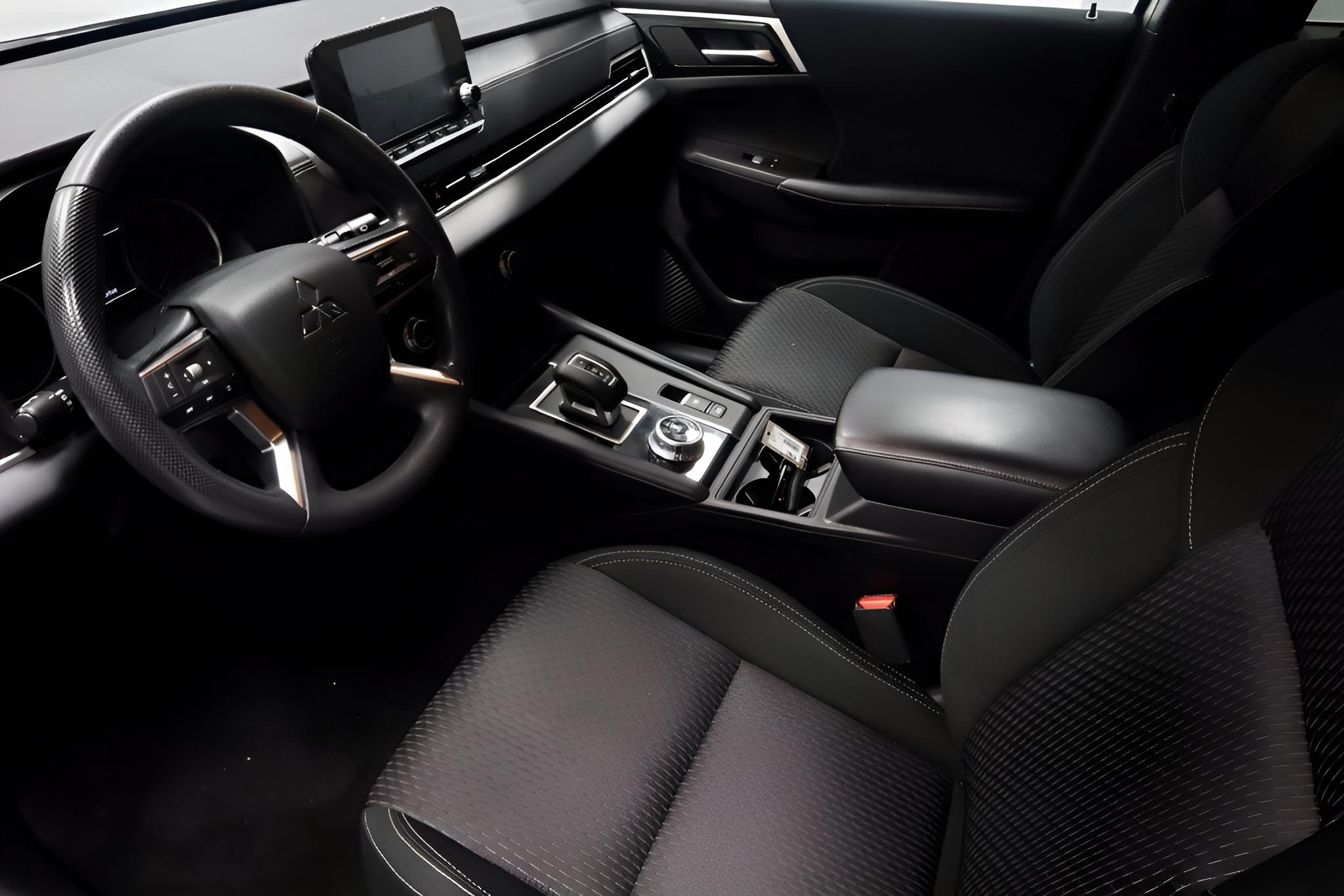 2022 Mitsubishi Outlander ES