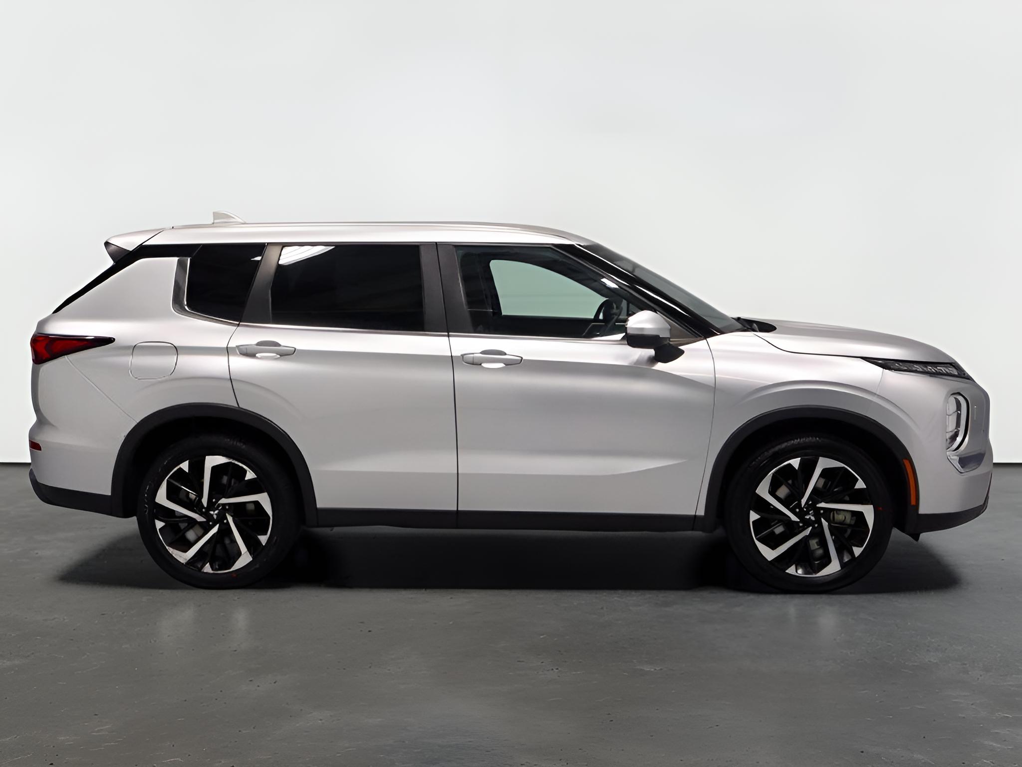2022 Mitsubishi Outlander ES