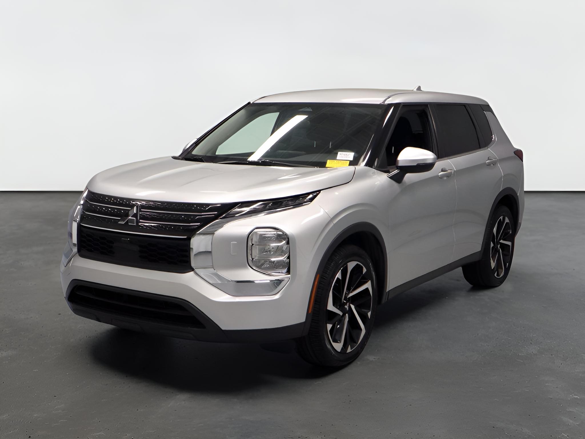 2022 Mitsubishi Outlander ES