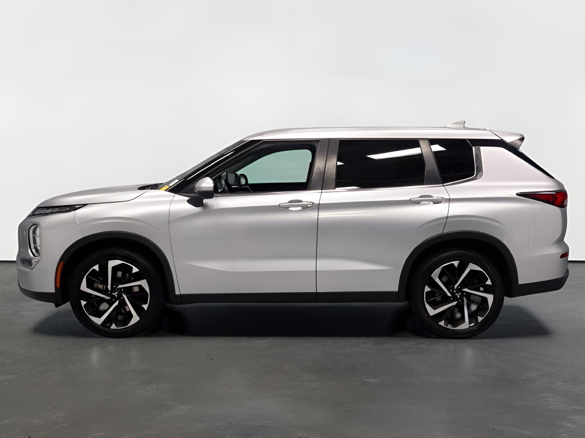 2022 Mitsubishi Outlander ES