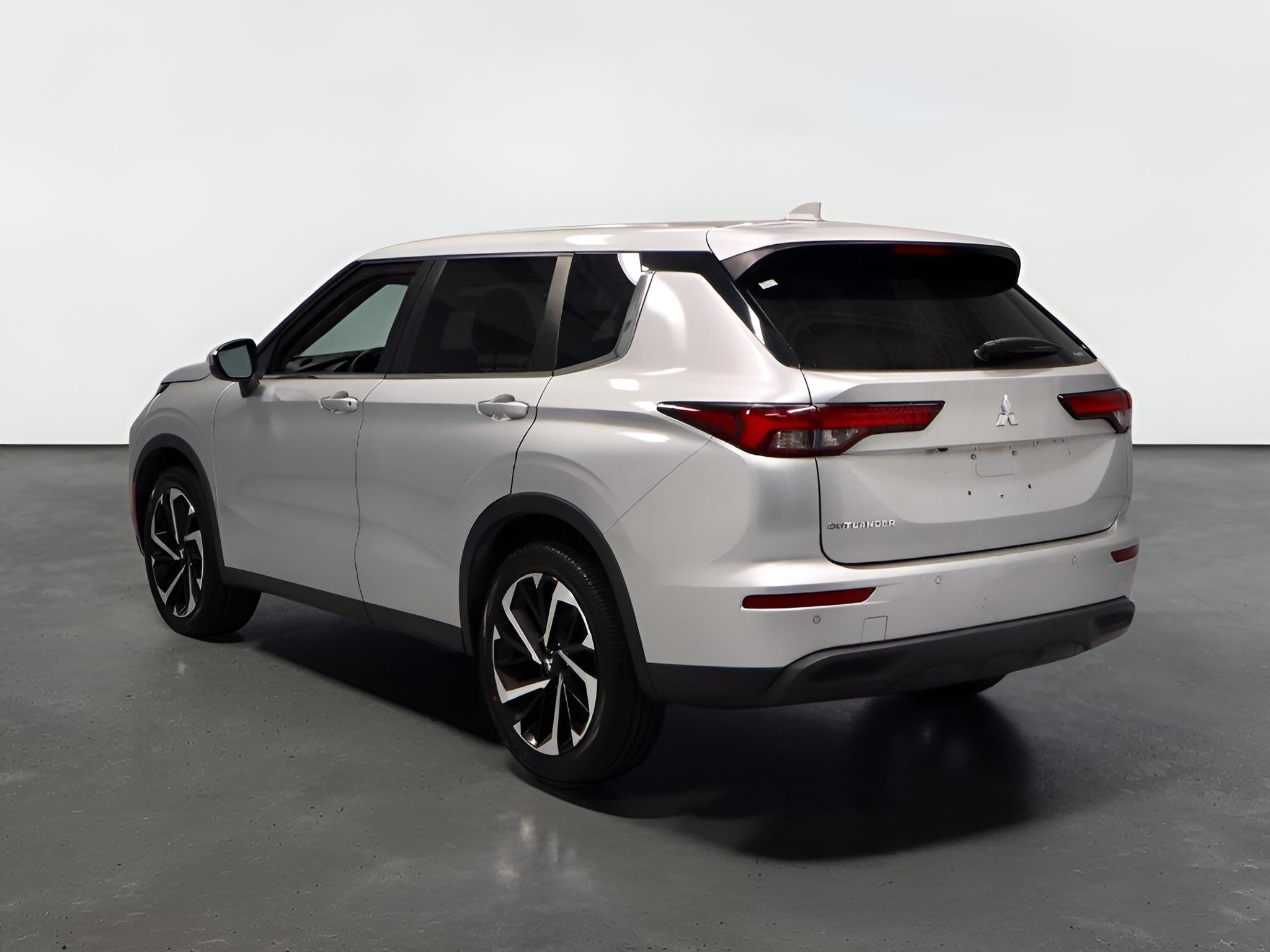 2022 Mitsubishi Outlander ES