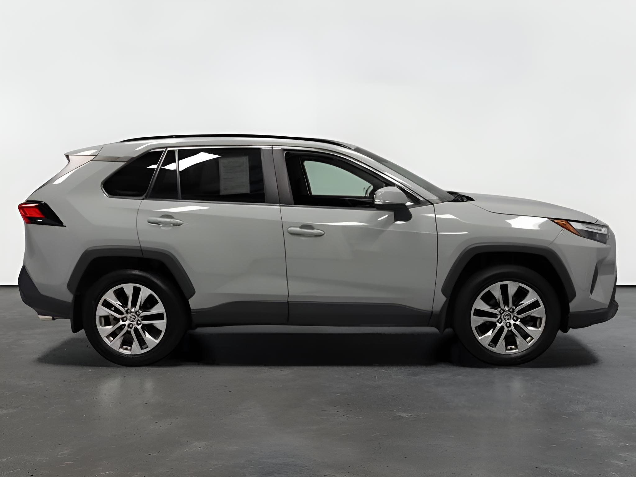 2022 Toyota RAV4 XLE Premium